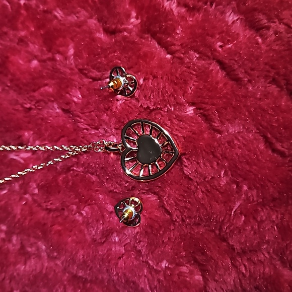 Avon, set of earrings and necklace - Picture 5 of 8